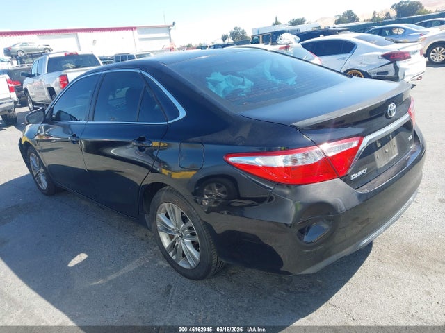 46162945 :رقم المزاد ، 4T1BF1FK2FU899463 vin ، 2015 Toyota Camry Se مزاد بيع