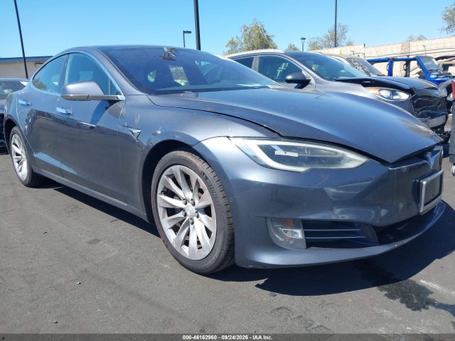 46162960 :رقم المزاد ، 5YJSA1E12HF226406 vin ، 2017 Tesla Model S 60/75 مزاد بيع