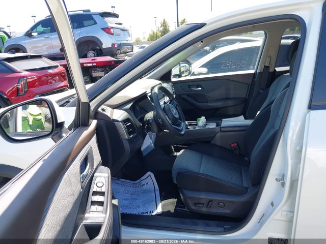JN8BT3BA8PW405462 Nissan Rogue Sv Fwd
