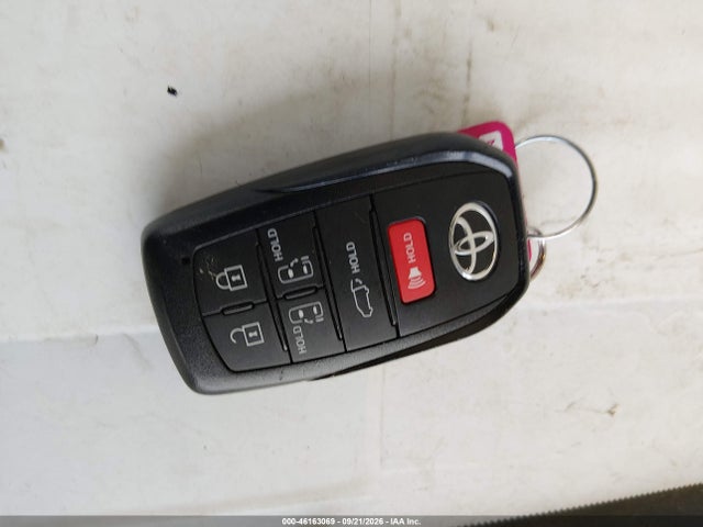 5TDCSKFC3TS236986 Toyota Sienna Woodland Edition