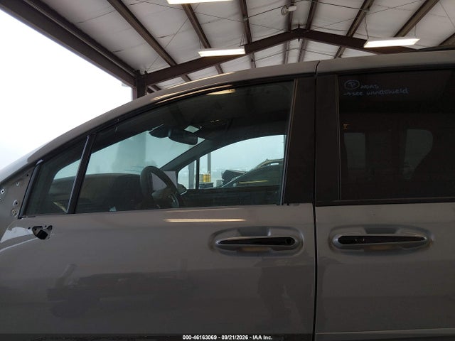 5TDCSKFC3TS236986 Toyota Sienna Woodland Edition