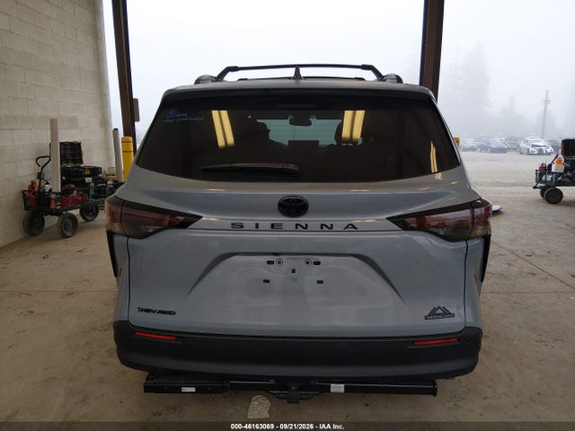 5TDCSKFC3TS236986 Toyota Sienna Woodland Edition