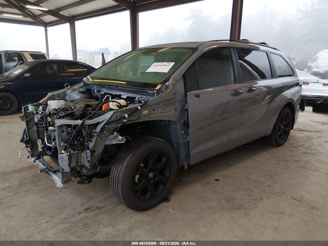 5TDCSKFC3TS236986 Toyota Sienna Woodland Edition