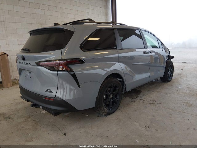 5TDCSKFC3TS236986 Toyota Sienna Woodland Edition