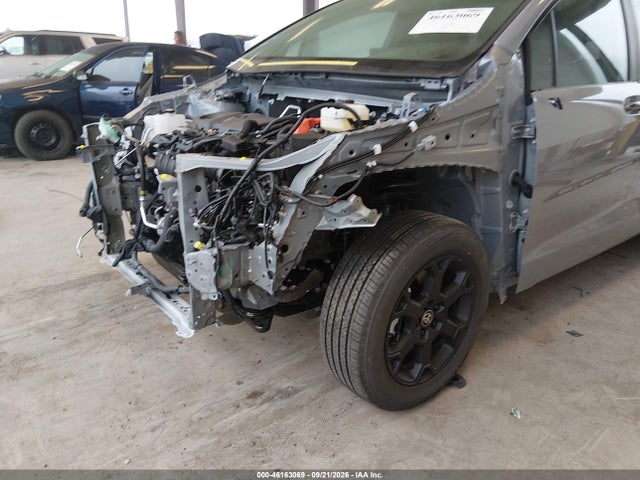 5TDCSKFC3TS236986 Toyota Sienna Woodland Edition