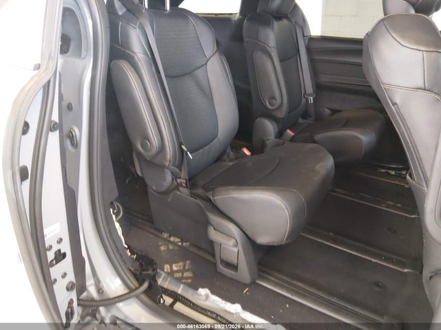 5TDCSKFC3TS236986 Toyota Sienna Woodland Edition