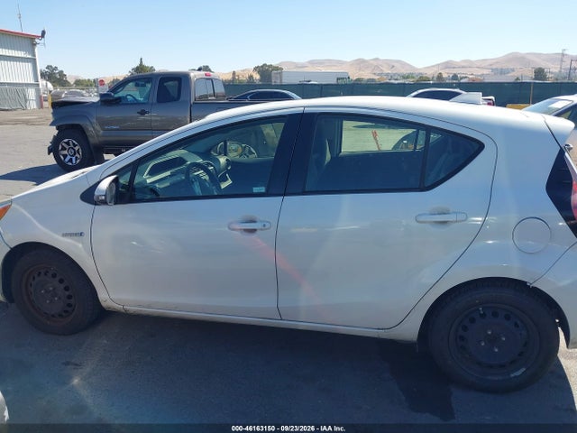 Toyota Prius C One 2016 JTDKDTB34G1117557 Image 14