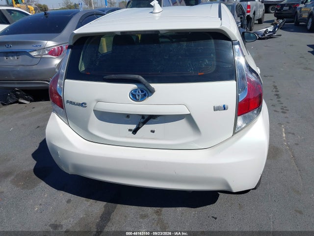 Toyota Prius C One 2016 JTDKDTB34G1117557 Image 16