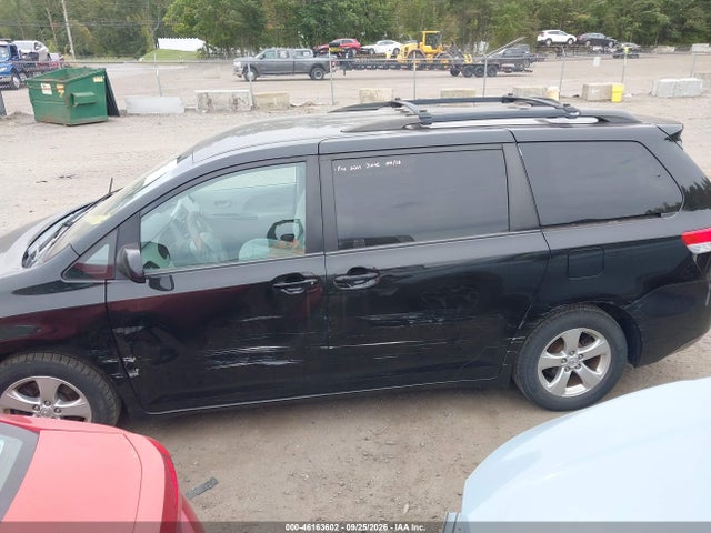46163602 :رقم المزاد ، 5TDKK3DC9DS350660 vin ، 2013 Toyota Sienna Le V6 8 Passenger مزاد بيع