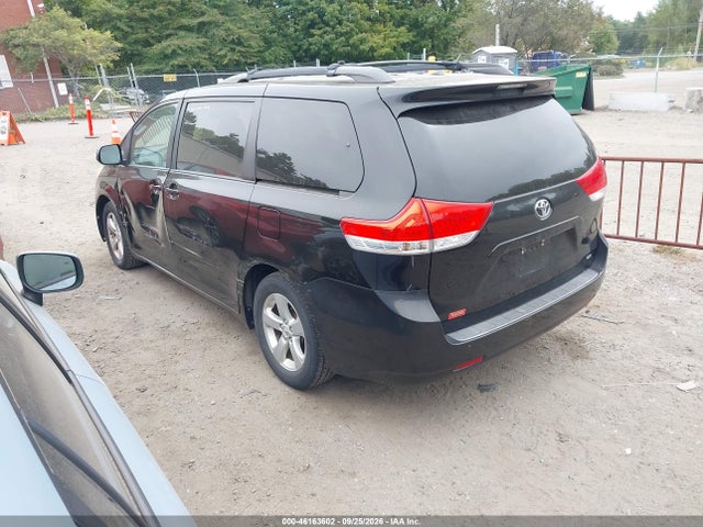 46163602 :رقم المزاد ، 5TDKK3DC9DS350660 vin ، 2013 Toyota Sienna Le V6 8 Passenger مزاد بيع