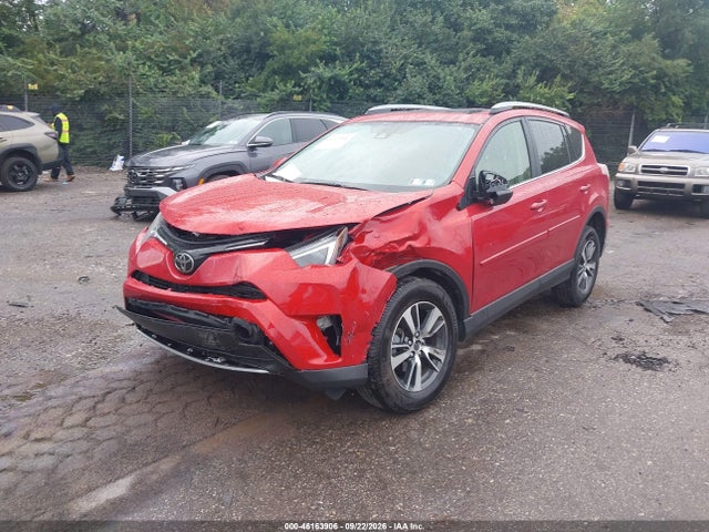 Toyota Rav4 Xle 2017 JTMRFREV2HJ144864 Image 2