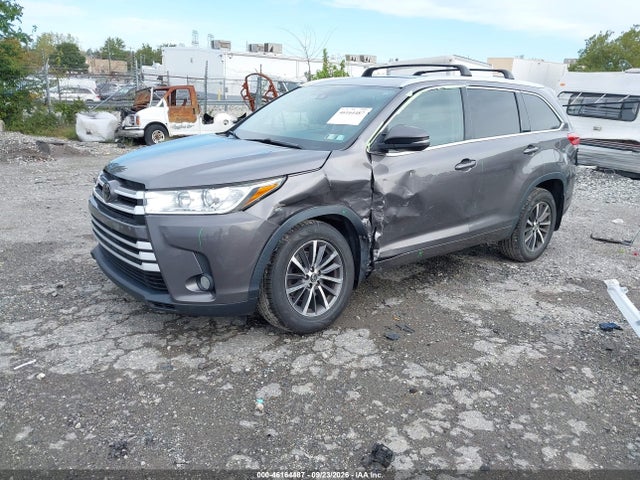 Toyota Highlander Xle 2017 5TDJZRFHXHS483467 Image 2