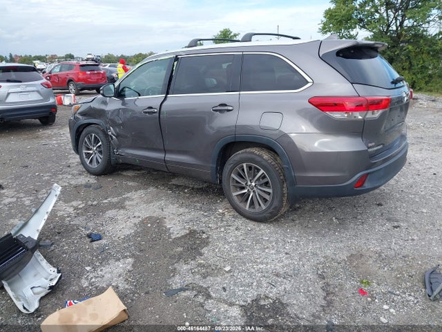 Toyota Highlander Xle 2017 5TDJZRFHXHS483467 Image 3