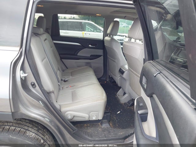 Toyota Highlander Xle 2017 5TDJZRFHXHS483467 Image 8