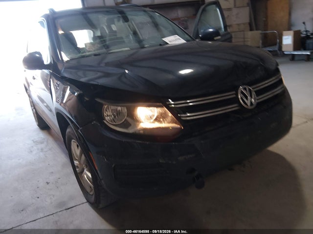 2015 Volkswagen Tiguan S მანქანა იყიდება აუქციონზე, vin: WVGAV7AX0FW607382, აუქციონის ნომერი: 46164598