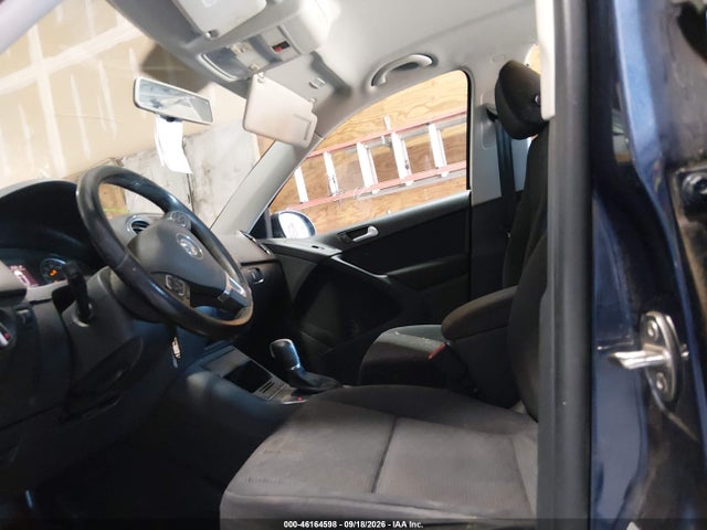 2015 Volkswagen Tiguan S მანქანა იყიდება აუქციონზე, vin: WVGAV7AX0FW607382, აუქციონის ნომერი: 46164598