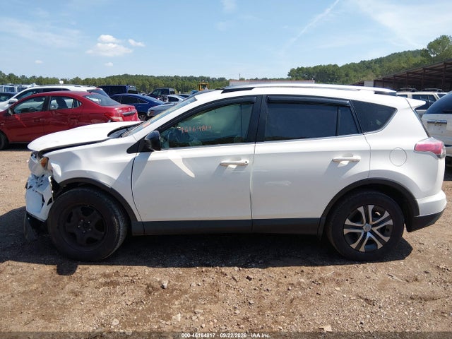 2017 Toyota Rav4 Le მანქანა იყიდება აუქციონზე, vin: JTMZFREV8HJ127518, აუქციონის ნომერი: 46164817