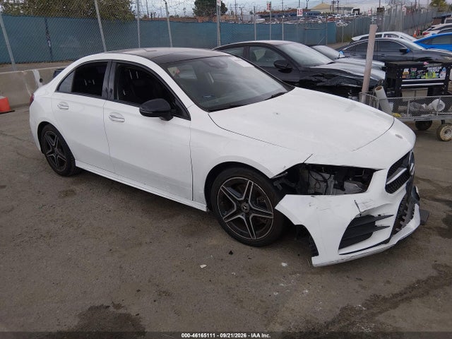Mercedes-Benz A 220 2019 WDD3G4EB2KW005166 Image 1