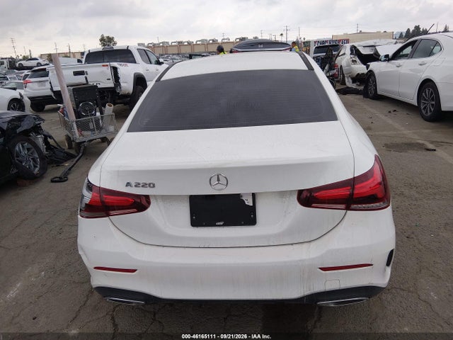 WDD3G4EB2KW005166 Mercedes-Benz A 220
