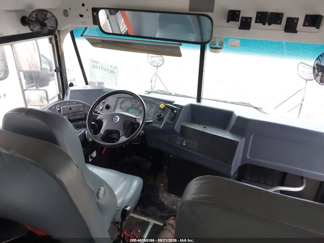 46165166 :رقم المزاد ، 1BAKGCBA8FF311719 vin ، 2015 Blue Bird School Bus / Transit Bus مزاد بيع
