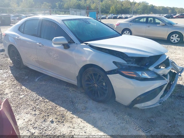 Auction sale of the 2022 Toyota Camry Xse Hybrid, vin: 4T1K31AK4NU043144, lot number: 46165261