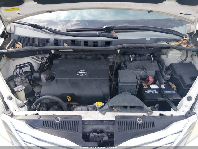 46165334 :رقم المزاد ، 5TDYK3DC6BS116550 vin ، 2011 Toyota Sienna Ltd مزاد بيع