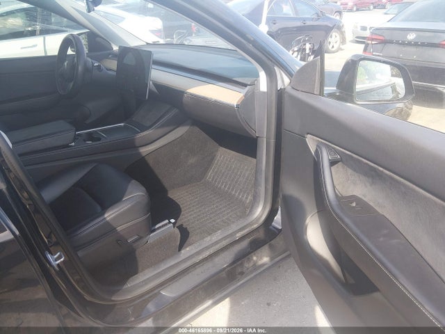 46165896 :رقم المزاد ، 5YJYGAEE1MF304101 vin ، 2021 Tesla Model Y Long Range Dual Motor All-wheel Drive مزاد بيع
