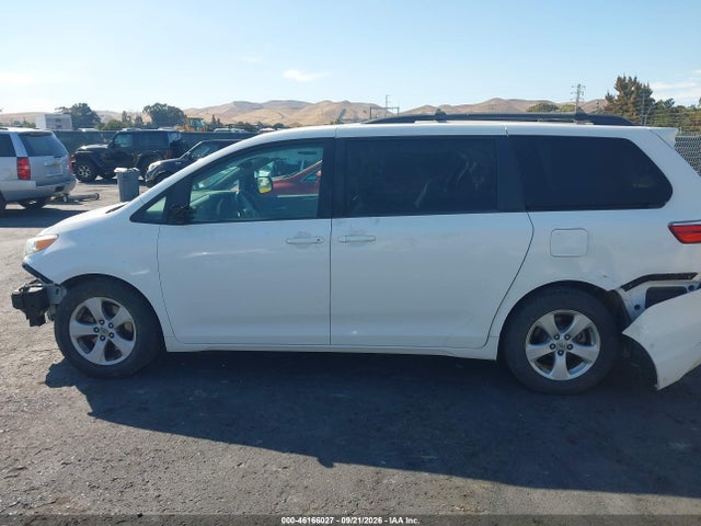Продаж на аукціоні авто 2017 Toyota Sienna Le 8 Passenger, vin: 5TDKZ3DC1HS874998, номер лоту: 46166027