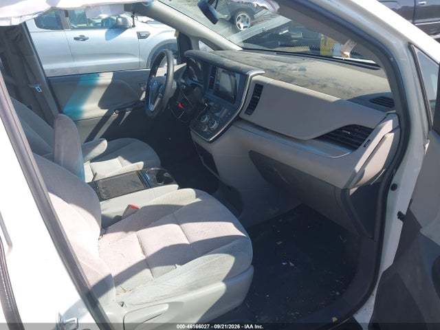 Продаж на аукціоні авто 2017 Toyota Sienna Le 8 Passenger, vin: 5TDKZ3DC1HS874998, номер лоту: 46166027