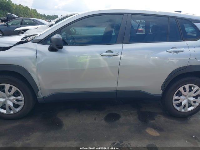 46166035 :رقم المزاد ، 7MUAAAAG9NV011317 vin ، 2022 Toyota Corolla Cross L مزاد بيع