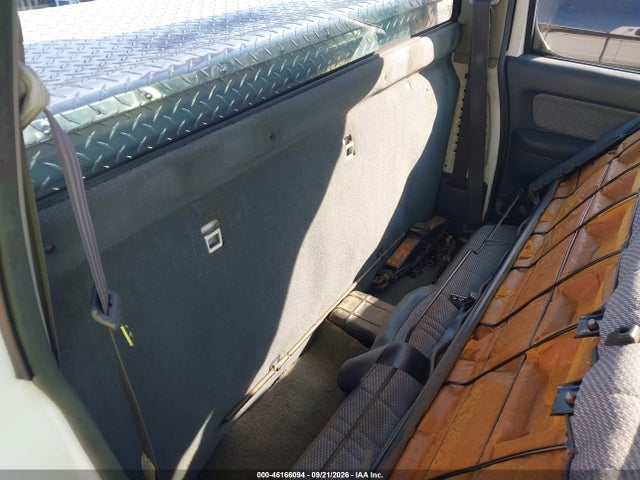 46166094 :رقم المزاد ، 1N6DD21S11C311032 vin ، 2001 Nissan Frontier Xe مزاد بيع