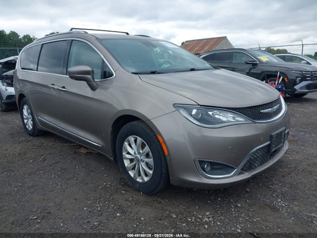 Продаж на аукціоні авто 2018 Chrysler Pacifica Touring L, vin: 2C4RC1BG8JR123583, номер лоту: 46166128