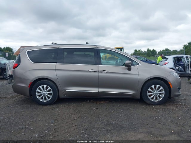 Продаж на аукціоні авто 2018 Chrysler Pacifica Touring L, vin: 2C4RC1BG8JR123583, номер лоту: 46166128