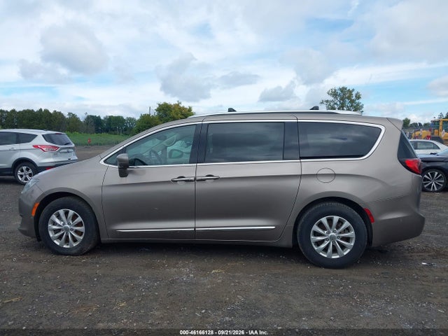 Продаж на аукціоні авто 2018 Chrysler Pacifica Touring L, vin: 2C4RC1BG8JR123583, номер лоту: 46166128
