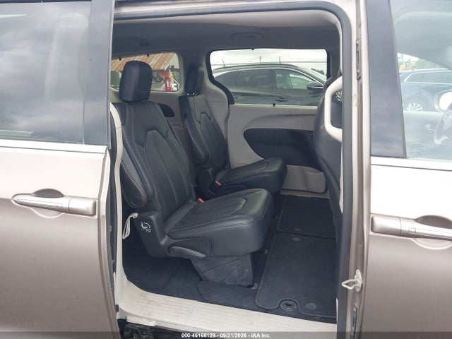 Продаж на аукціоні авто 2018 Chrysler Pacifica Touring L, vin: 2C4RC1BG8JR123583, номер лоту: 46166128