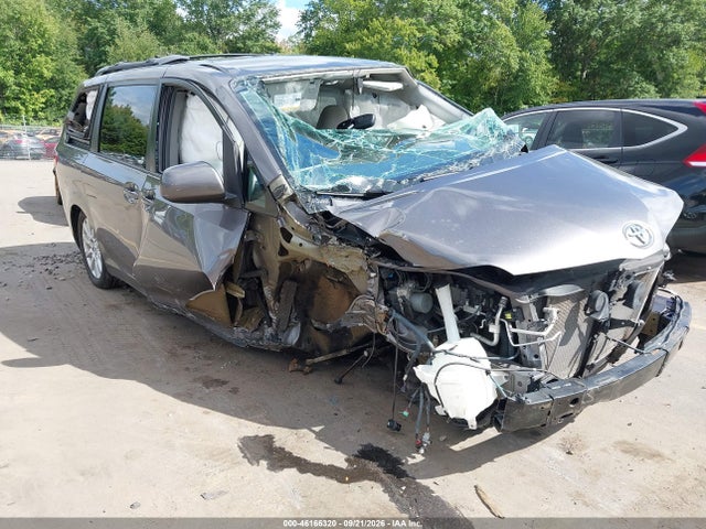 46166320 :رقم المزاد ، 5TDJZ3DC3HS154775 vin ، 2017 Toyota Sienna Le 7 Passenger مزاد بيع