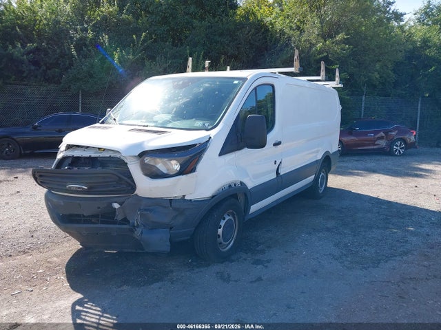 Ford Transit-150 2016 1FTYE1YM2GKB30832 Image 2