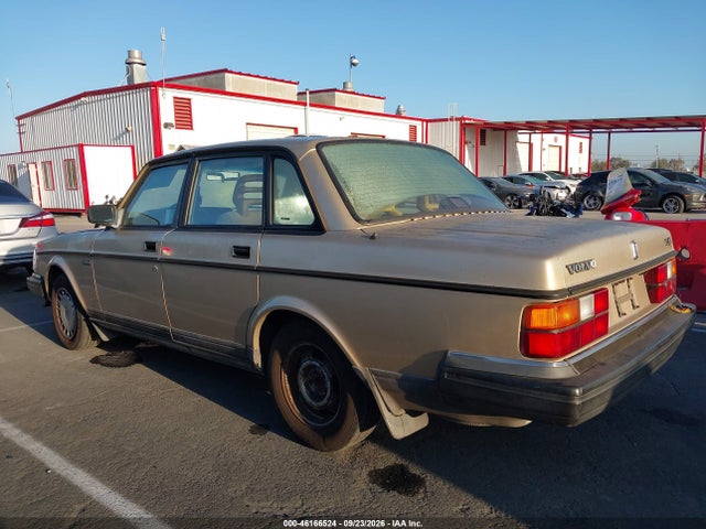 46166524 :رقم المزاد ، YV1AS8813N1468116 vin ، 1992 Volvo 240 Gl مزاد بيع