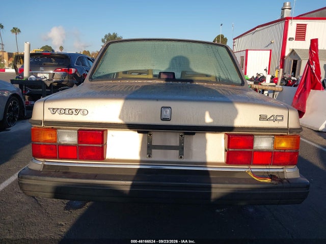 46166524 :رقم المزاد ، YV1AS8813N1468116 vin ، 1992 Volvo 240 Gl مزاد بيع