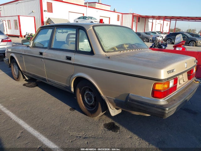 46166524 :رقم المزاد ، YV1AS8813N1468116 vin ، 1992 Volvo 240 Gl مزاد بيع