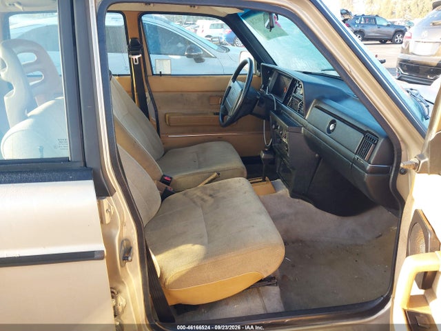 46166524 :رقم المزاد ، YV1AS8813N1468116 vin ، 1992 Volvo 240 Gl مزاد بيع