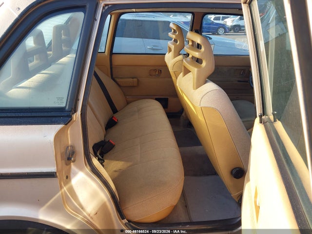 46166524 :رقم المزاد ، YV1AS8813N1468116 vin ، 1992 Volvo 240 Gl مزاد بيع