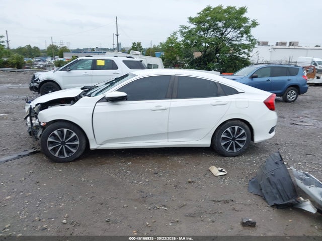 46166925 :رقم المزاد ، 2HGFC2F57HH528076 vin ، 2017 Honda Civic Lx مزاد بيع
