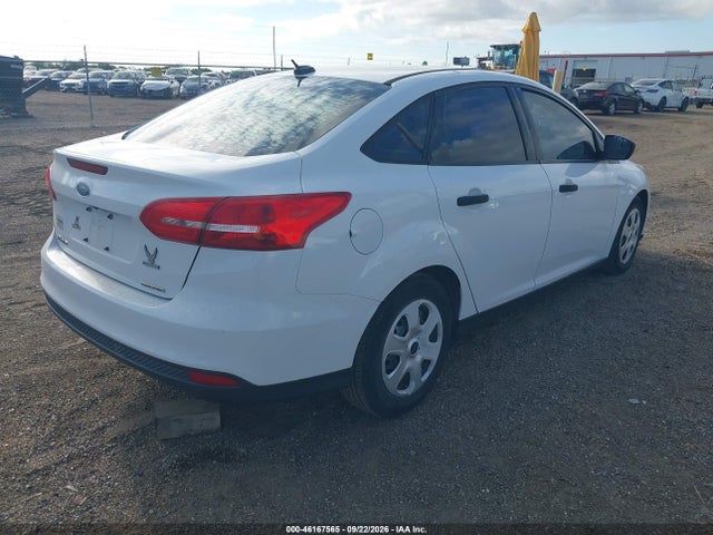 Продажа на аукционе авто 2015 Ford Focus S, vin: 1FADP3E23FL299652, номер лота: 46167565