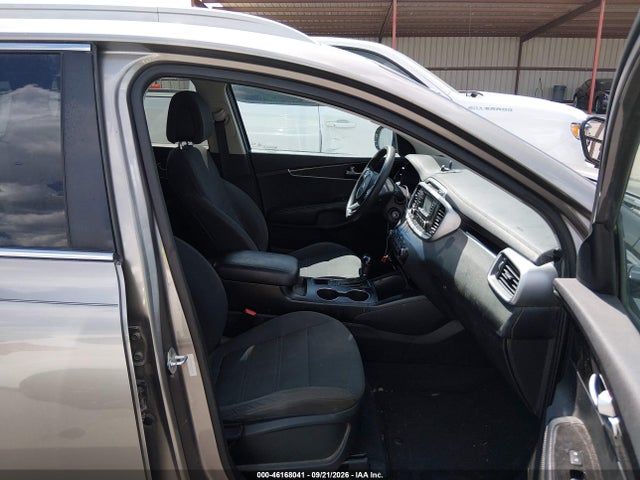 46168041 :رقم المزاد ، 5XYPG4A56HG207297 vin ، 2017 Kia Sorento 3.3l Lx مزاد بيع