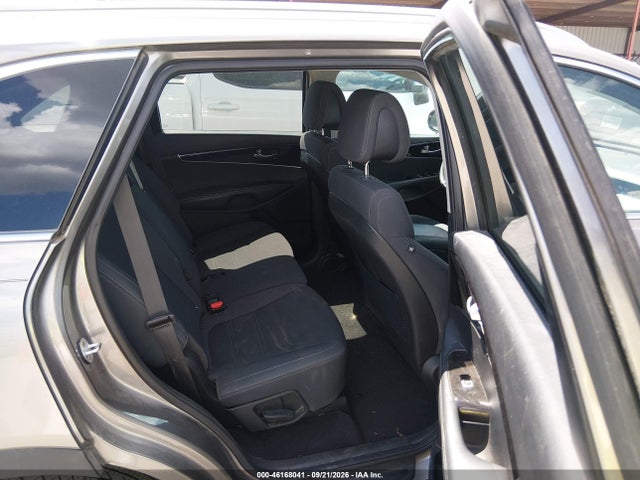 46168041 :رقم المزاد ، 5XYPG4A56HG207297 vin ، 2017 Kia Sorento 3.3l Lx مزاد بيع