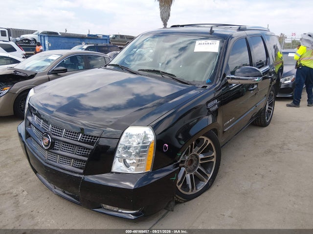 46168457 :رقم المزاد ، 1GYS3CEF6DR120413 vin ، 2013 Cadillac Escalade Premium مزاد بيع