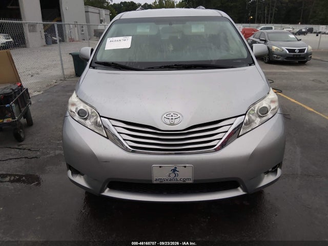 46168707 :رقم المزاد ، 5TDKK3DC5FS551006 vin ، 2015 Toyota Sienna Le 8 Passenger مزاد بيع
