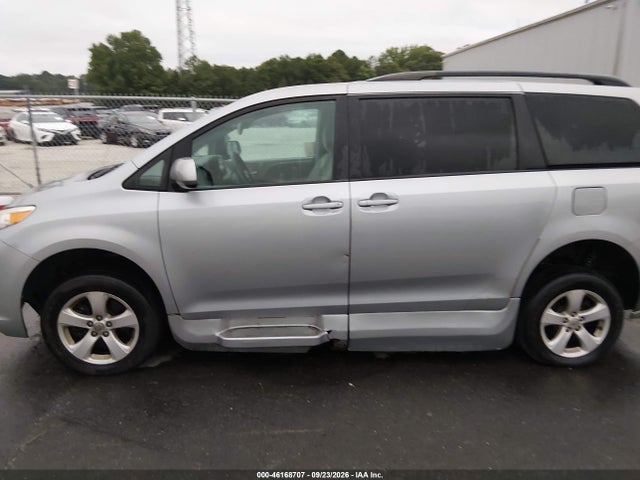 46168707 :رقم المزاد ، 5TDKK3DC5FS551006 vin ، 2015 Toyota Sienna Le 8 Passenger مزاد بيع