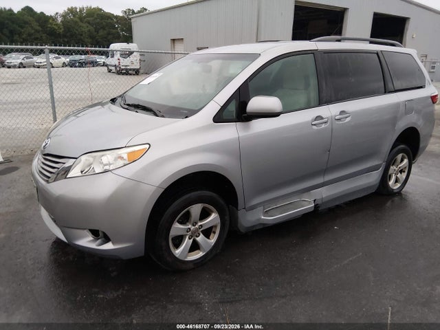 46168707 :رقم المزاد ، 5TDKK3DC5FS551006 vin ، 2015 Toyota Sienna Le 8 Passenger مزاد بيع